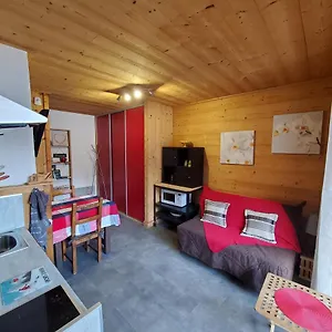 Apartment Chaleureux 2 Pieces Avec Terrasse A, Séez