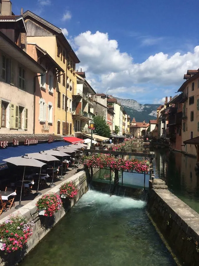 La Baie Des Voiles ,Vue Lac D'Annecy ,Plage Privee Duingt Frankreich